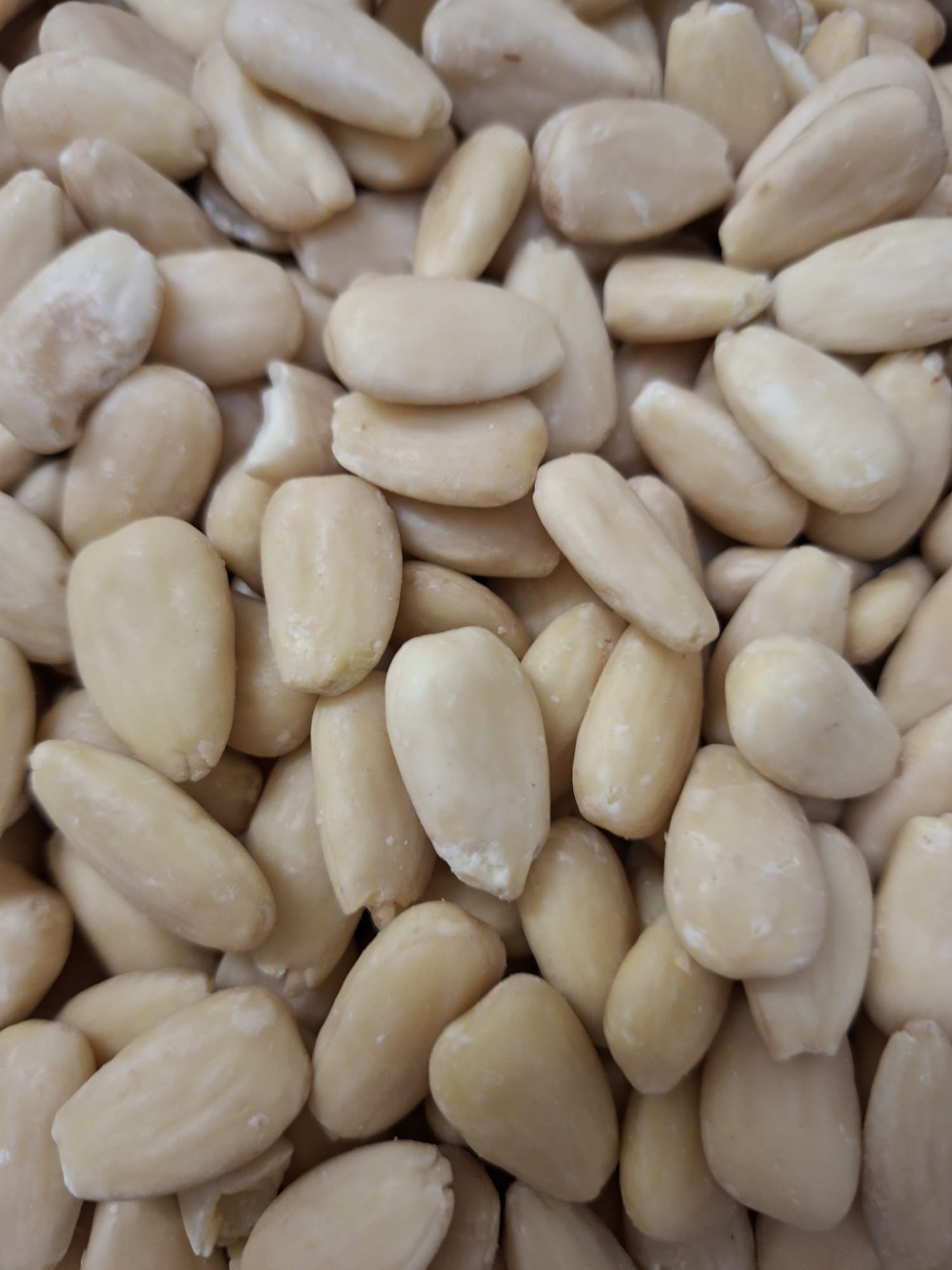 Amandes blanchies de Californie – 1 kg - KokechliBassam